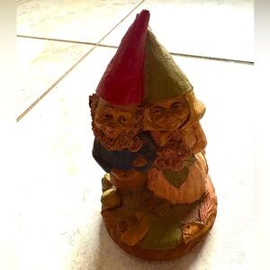 Charming Gnome Couple Statue - Red and Green